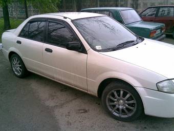 2000 Mazda Familia Pics