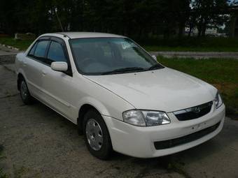 2000 Mazda Familia Photos