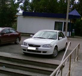 2000 Mazda Familia Photos