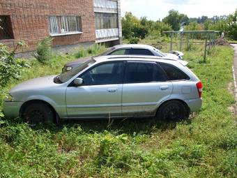 2000 Mazda Familia Photos