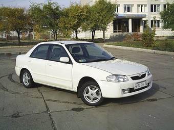 2000 Mazda Familia Pictures