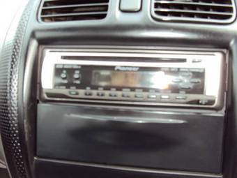 2000 Mazda Familia Photos