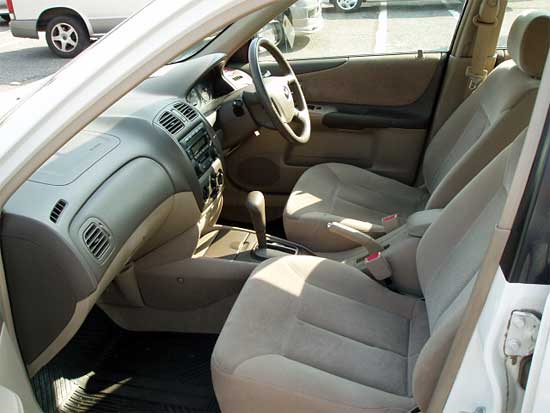 2001 Mazda Familia Images