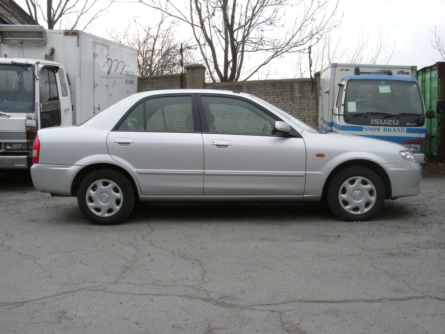 2001 Mazda Familia Photos