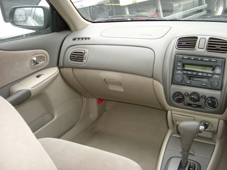 2001 Mazda Familia Images