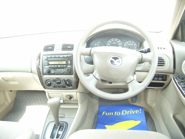 2001 Mazda Familia Images