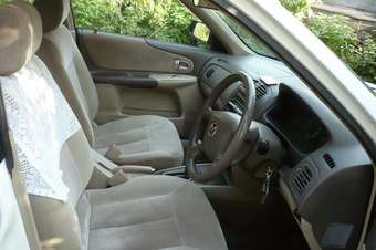 2001 Mazda Familia Photos