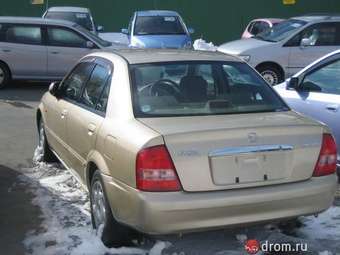 2001 Mazda Familia Images