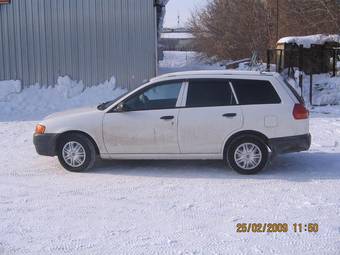 2001 Mazda Familia Images