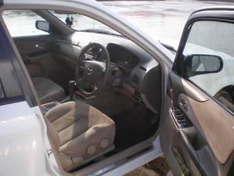 2001 Mazda Familia Photos