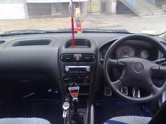 2001 Mazda Familia Photos