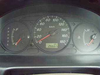2001 Mazda Familia Photos