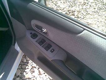 2001 Mazda Familia Images