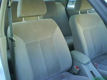 2001 Mazda Familia Photos