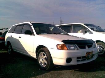 2001 Mazda Familia Pictures