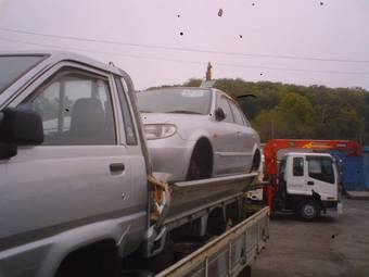 2002 Mazda Familia Photos