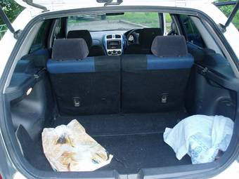 2002 Mazda Familia Photos