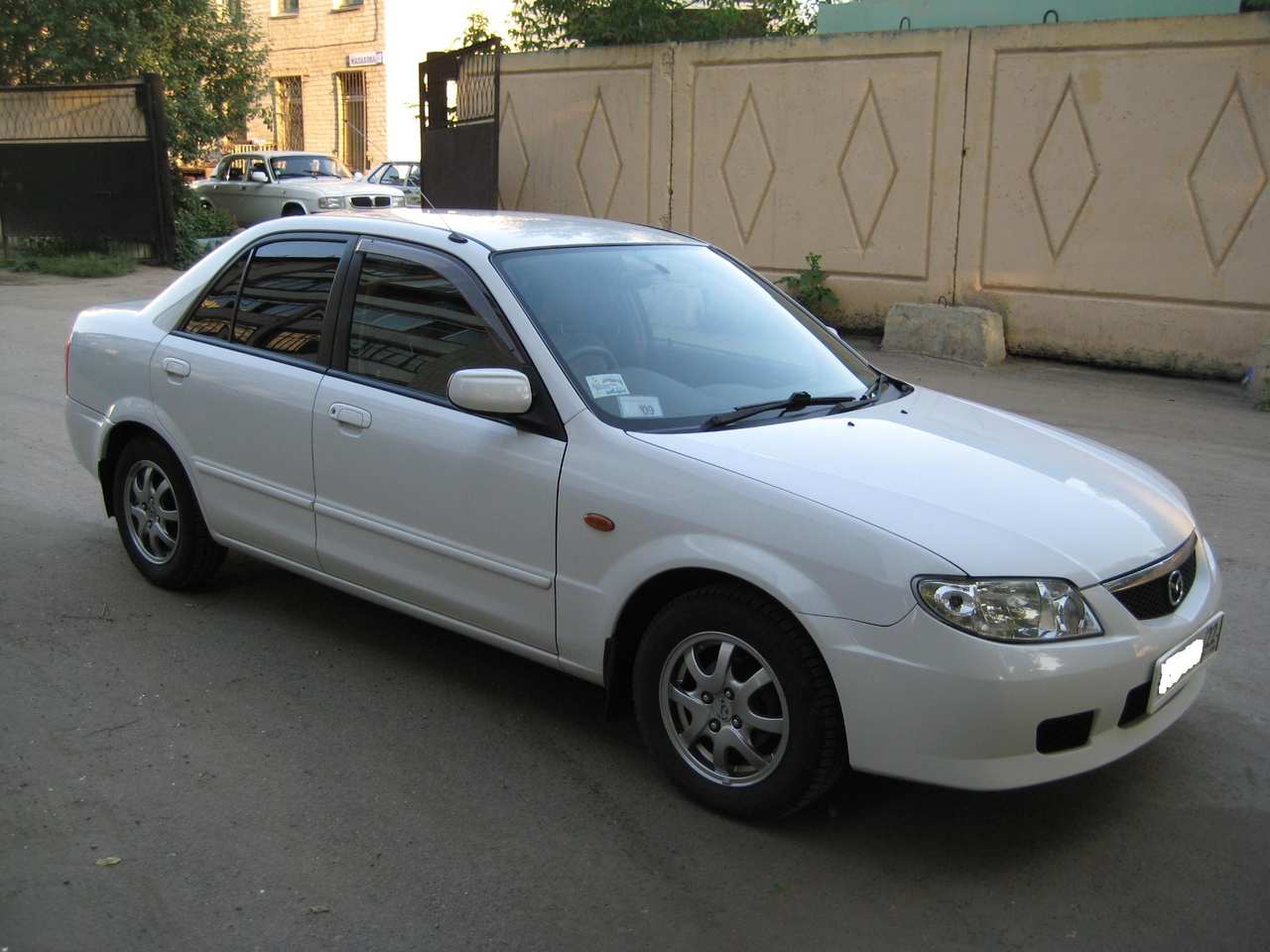 Куплю мазда фэмили. Mazda familia 2002. Мазда Фэмили 2002 год седан. Мазда Фэмили 2001 год. Мазда Фэмили 2000.