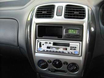 2003 Mazda Familia Images