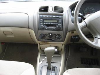 2003 Mazda Familia Images