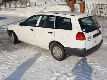 2003 Mazda Familia Pics