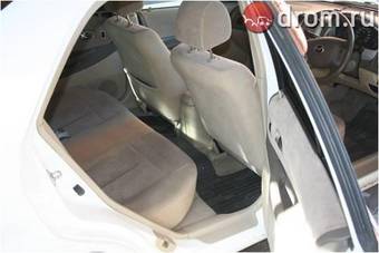 2003 Mazda Familia Photos