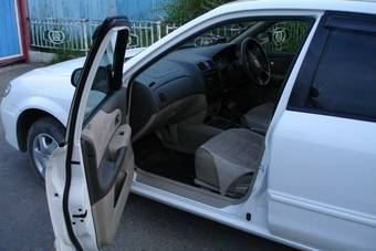 2003 Mazda Familia Photos