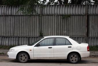 2003 Mazda Familia Photos