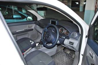 2003 Mazda MAZDA2 Images