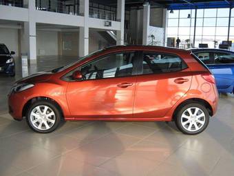 2009 Mazda MAZDA2 Pictures