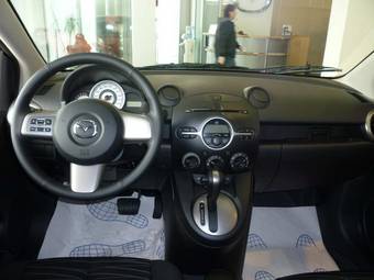 2009 Mazda MAZDA2 Photos