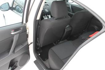 2011 Mazda MAZDA3 Pictures