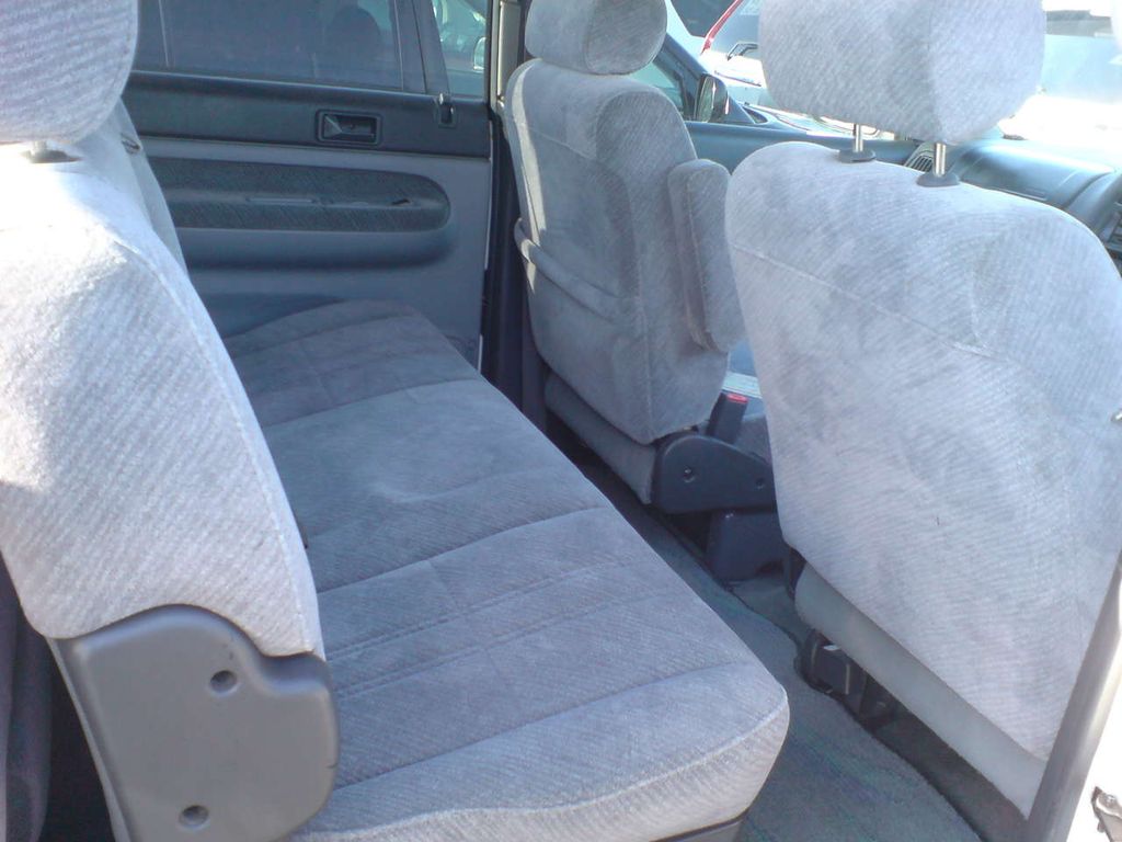 1998 Mazda MPV