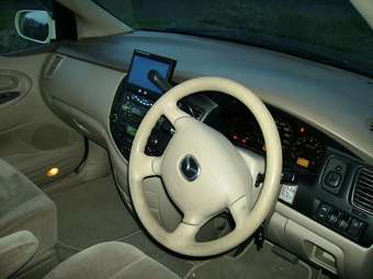 2000 Mazda MPV Pictures