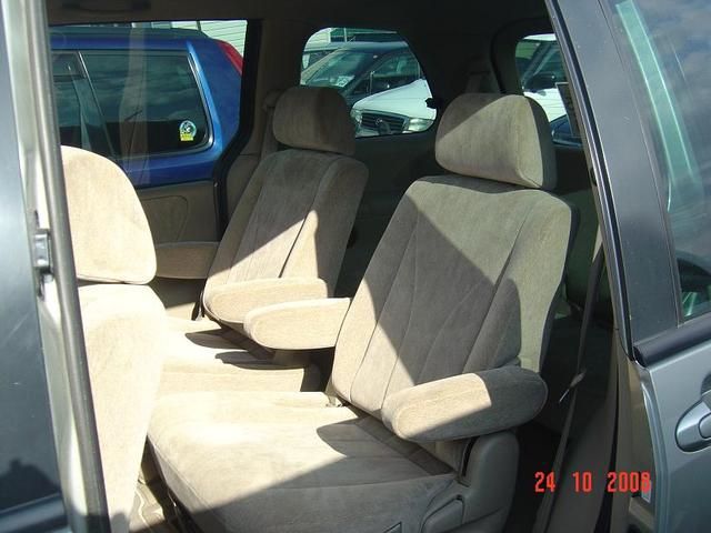 2001 Mazda MPV