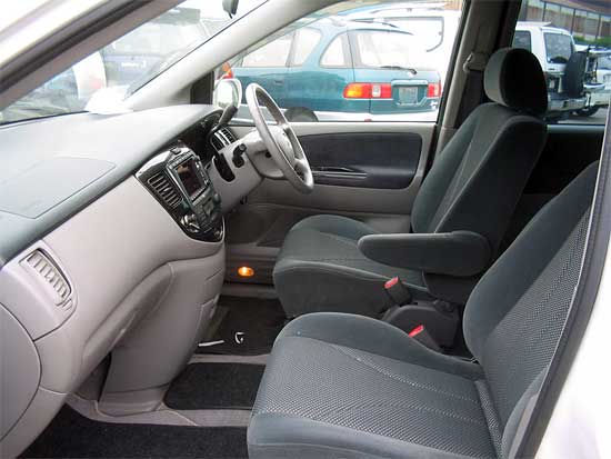 2001 Mazda MPV Images