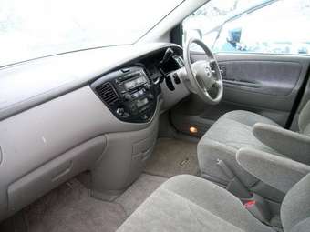 2001 Mazda MPV Photos