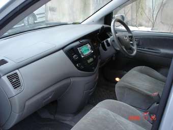 2001 Mazda MPV Pictures