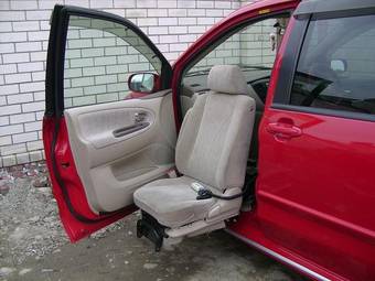 2001 Mazda MPV Photos