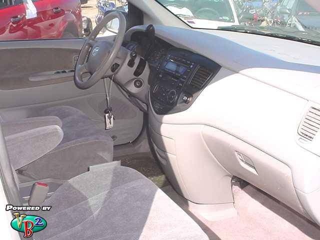 2002 Mazda MPV