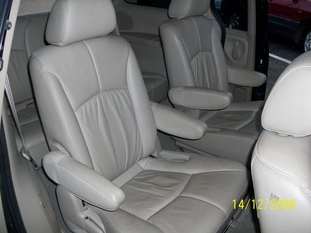 2002 Mazda MPV