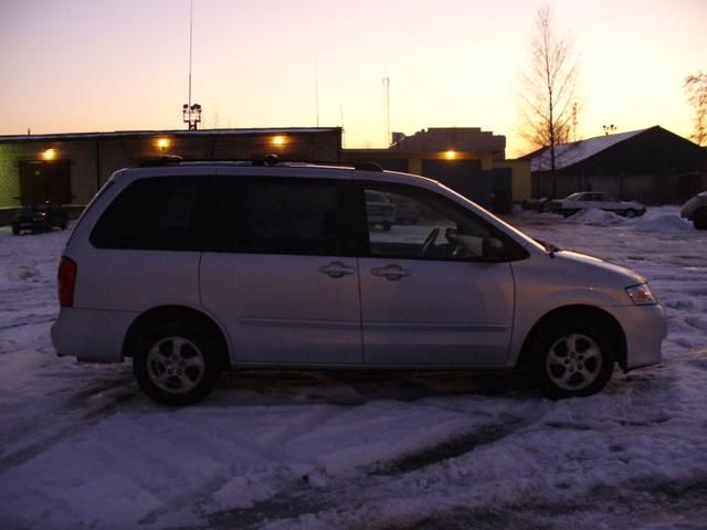 2002 Mazda MPV