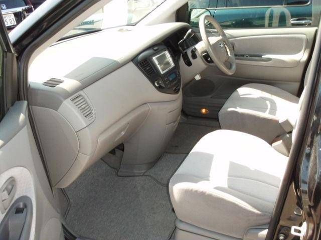 2002 Mazda MPV