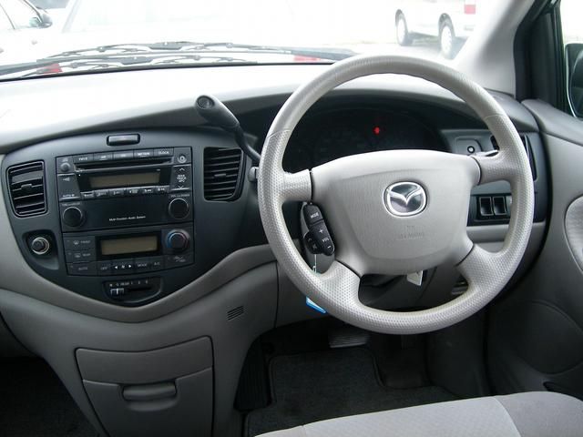 2002 Mazda MPV