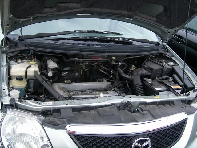 2002 Mazda MPV