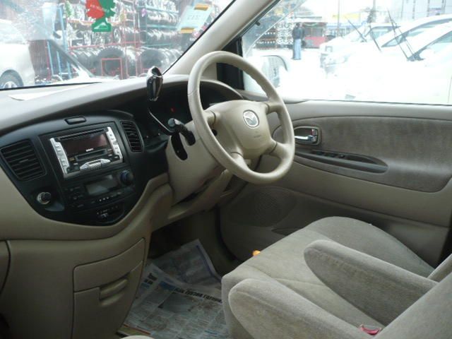 2002 Mazda MPV