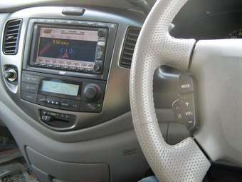 2002 Mazda MPV Photos