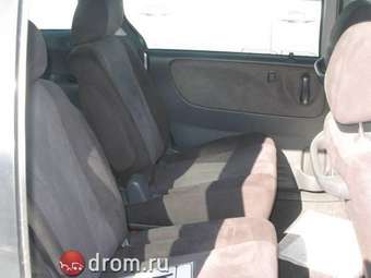 2002 Mazda MPV Pictures