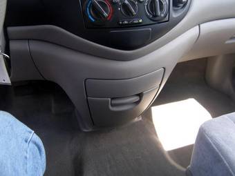 2002 Mazda MPV Pics