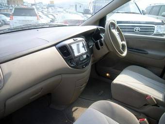 2002 Mazda MPV Photos